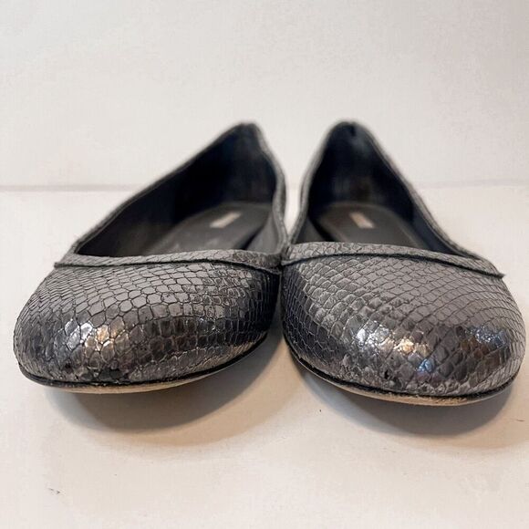 Vera Wang Metallic Pewter Round Toe Ballet Flats 8 - Picture 2 of 8